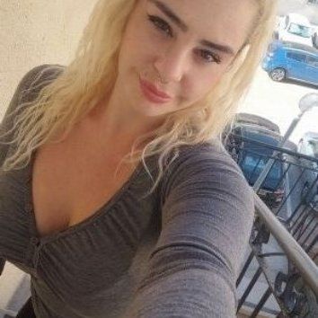 מלאה באהבה מלאה באהבה